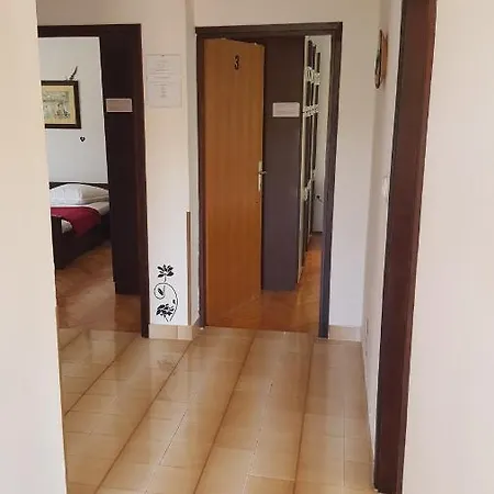 Apartment Lovre *