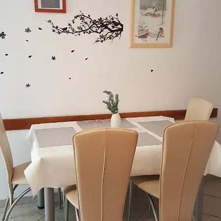 Apartment Lovre